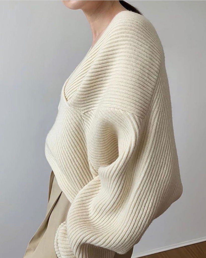 ByMoire. Elegante kruisgebreide trui