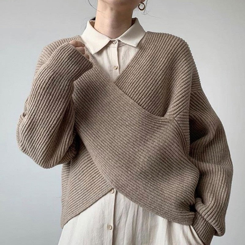 ByMoire. Elegante kruisgebreide trui