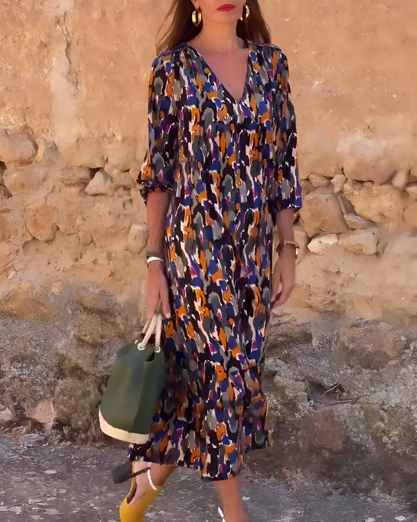 ByMoire. V-hals jurk met retroprint