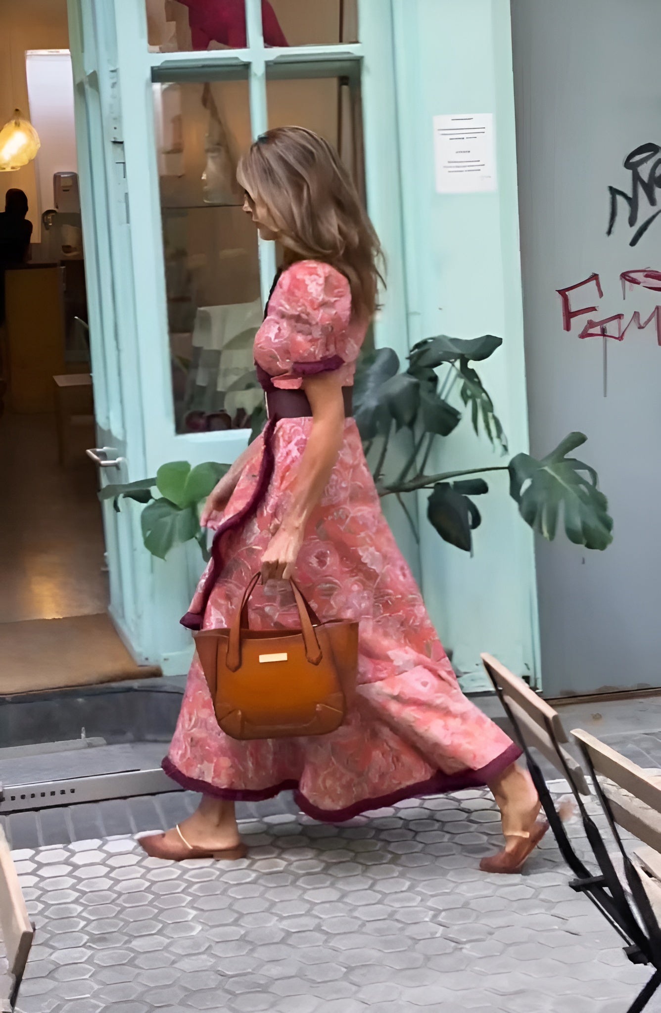 ByMoire. Elegante Roze Maxi Dress met Korte Mouwen