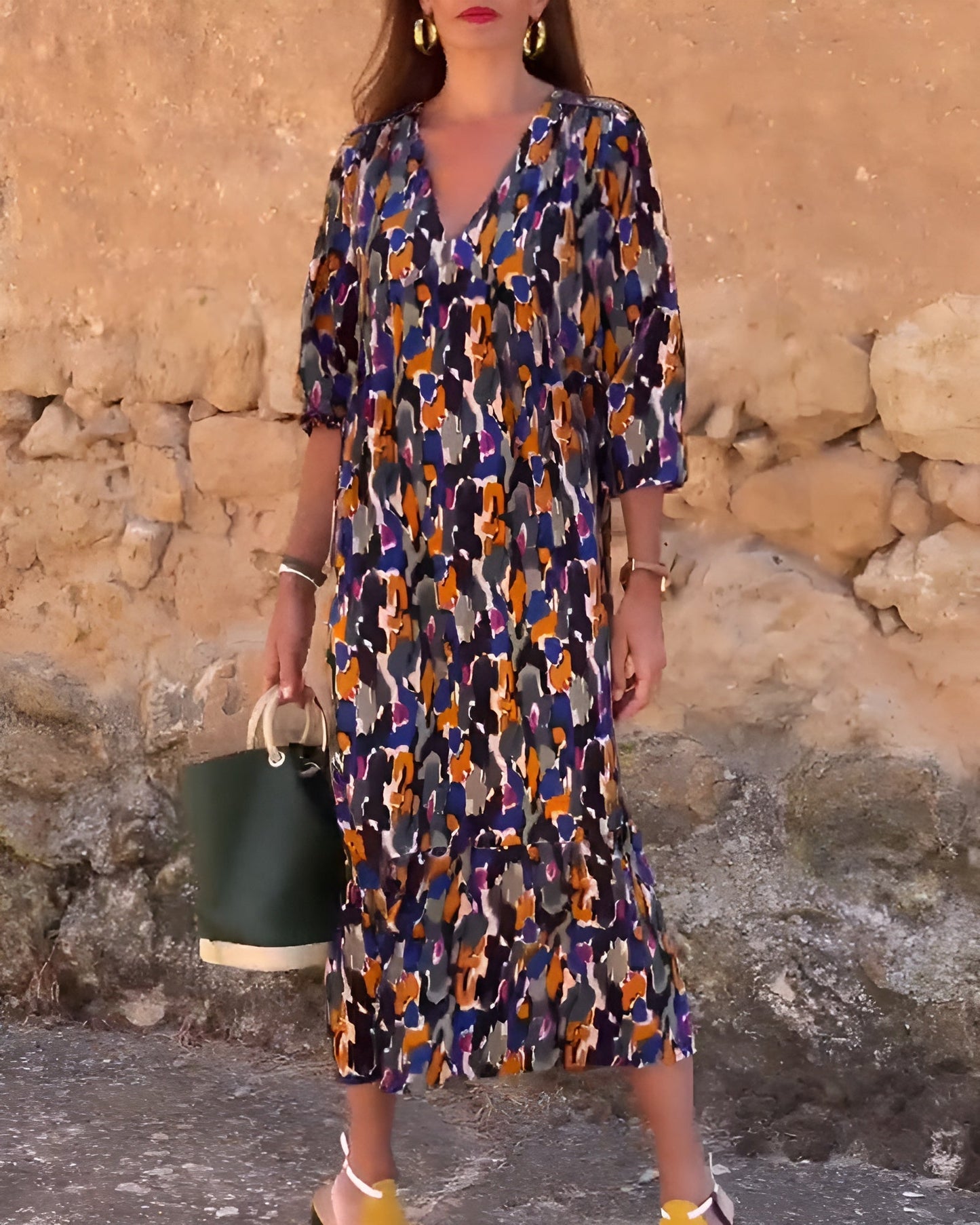 ByMoire. V-hals jurk met retroprint
