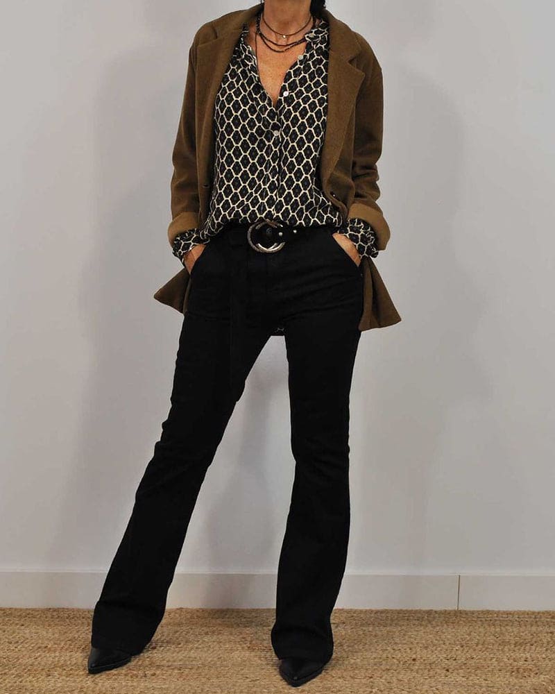ByMoire. Relaxed V-Hals Midi-Shirt