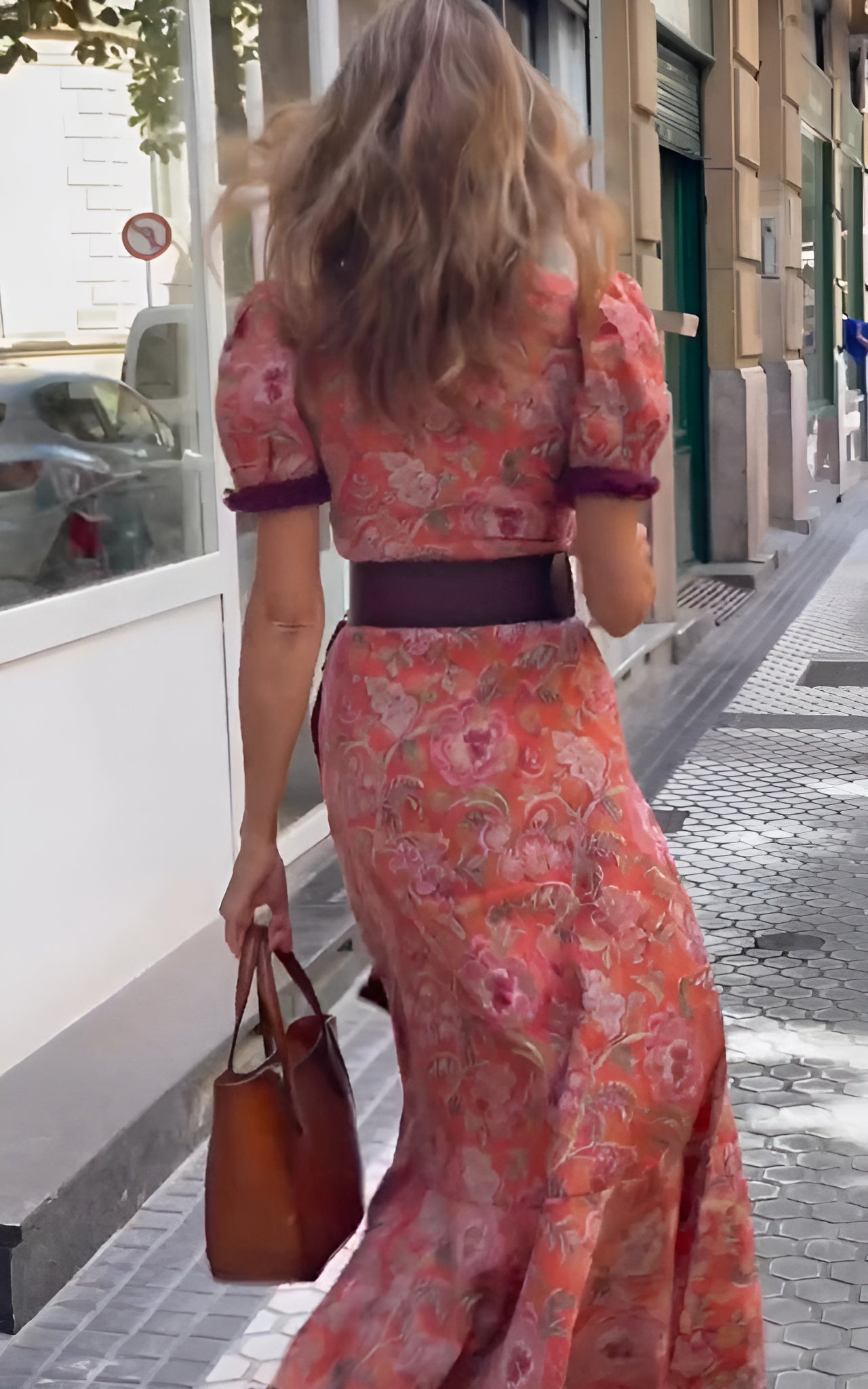 ByMoire. Elegante Roze Maxi Dress met Korte Mouwen