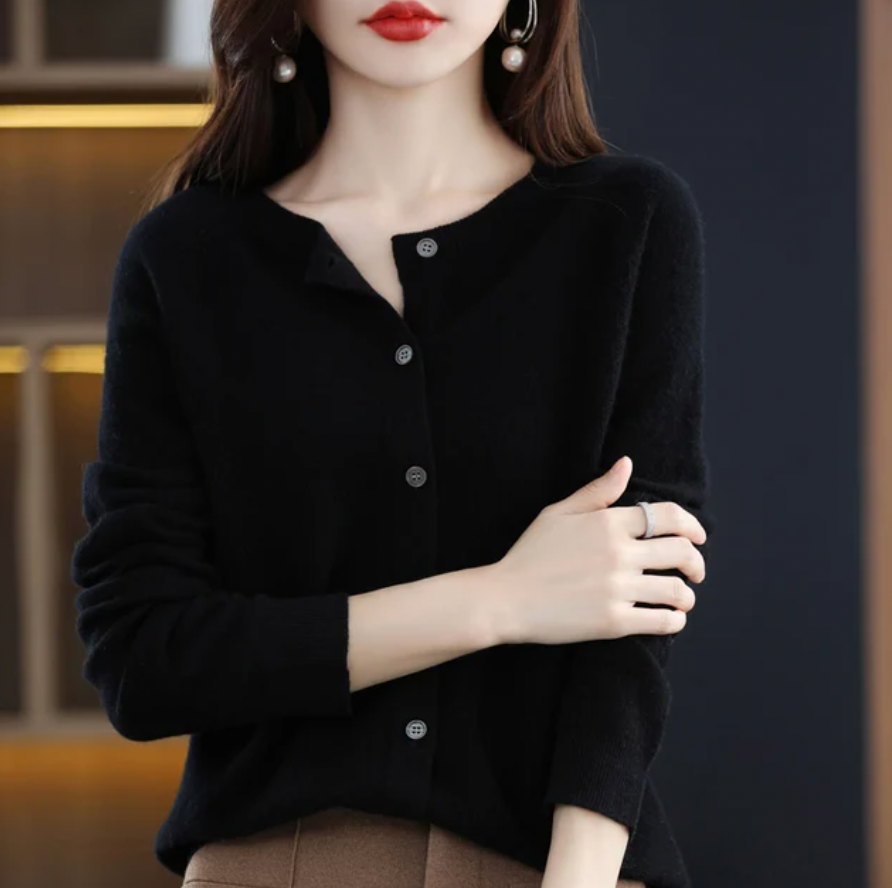 ByMoire. Elegante Knoopjes Cardigan