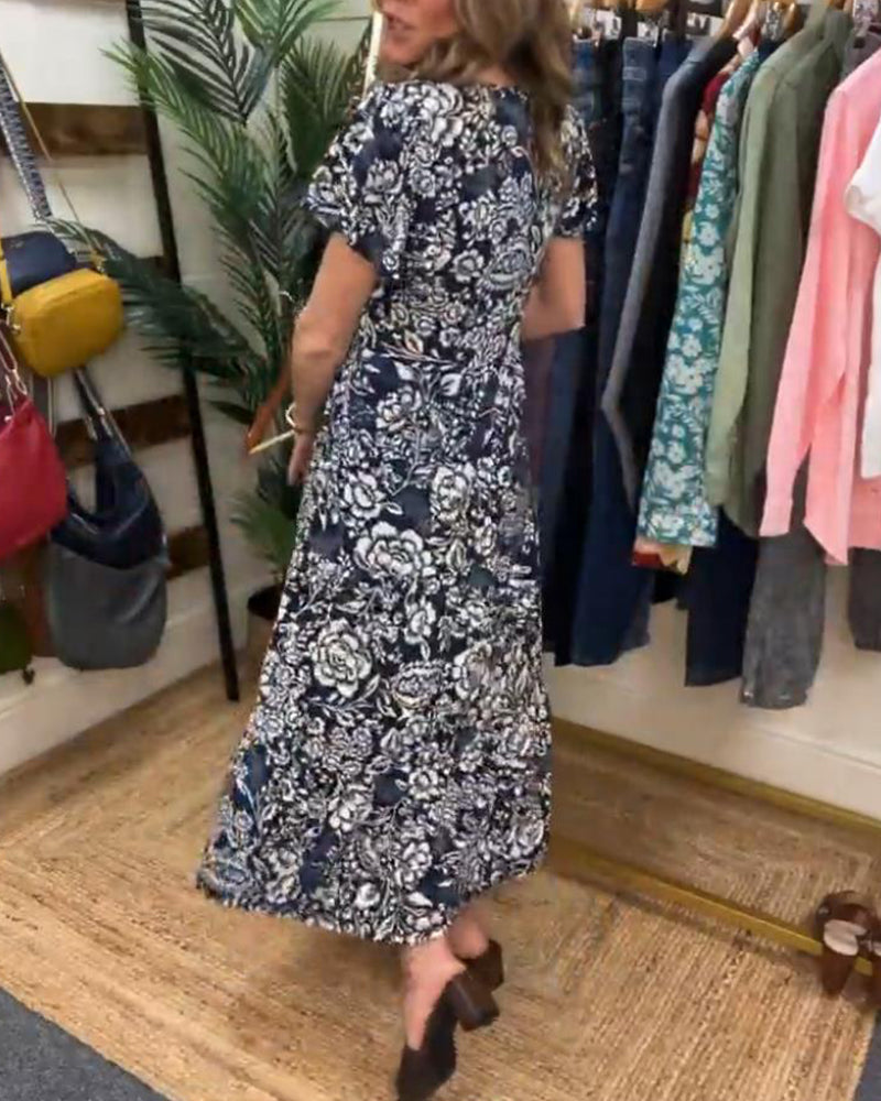 ByMoire. Lange jurk met korte mouwen en bloemenprint