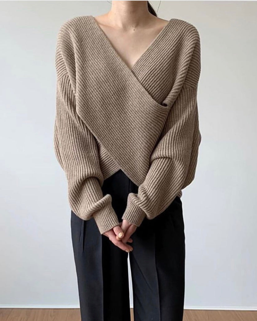 ByMoire. Elegante kruisgebreide trui