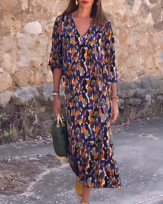 ByMoire. V-hals jurk met retroprint